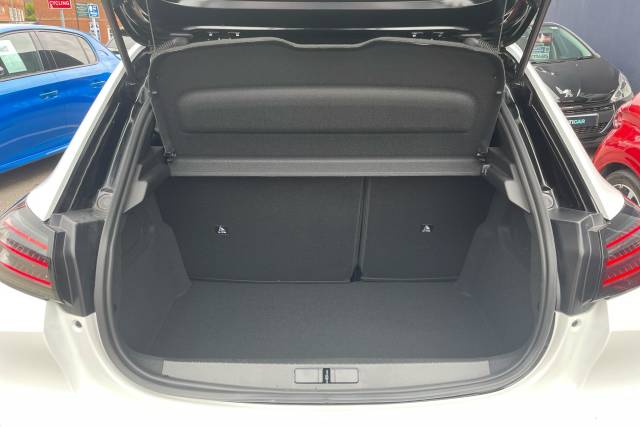2025 Peugeot 208 1.2 Hybrid 136 GT 5dr e-DSC6