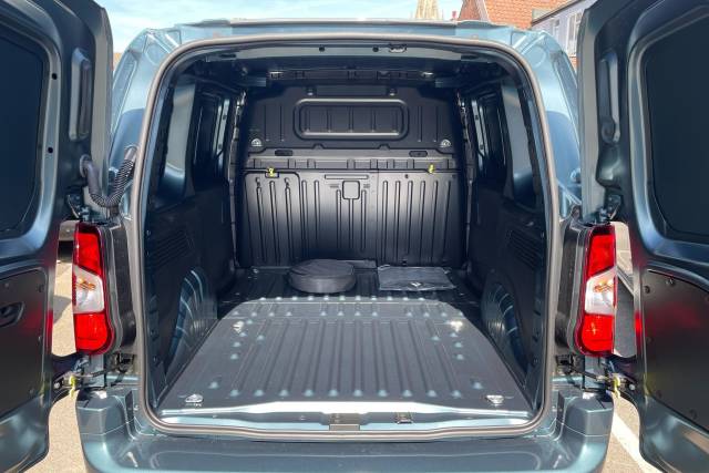 2025 Peugeot e-Partner 100kW 52kWh Asphalt Van Auto