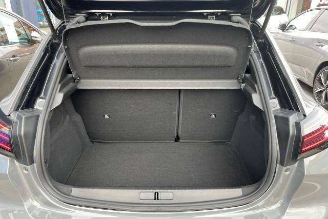 2024 Peugeot 208 1.2 Hybrid 136 GT 5dr e-DSC6