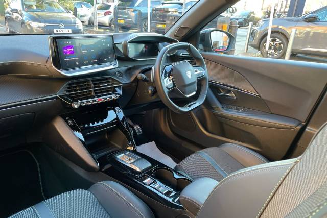 2025 Peugeot 2008 1.2 Hybrid 136 GT 5dr e-DSC6