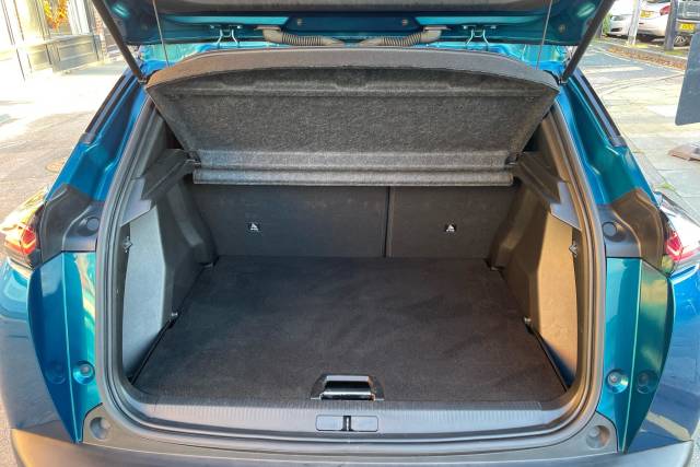 2025 Peugeot 2008 1.2 Hybrid 136 GT 5dr e-DSC6