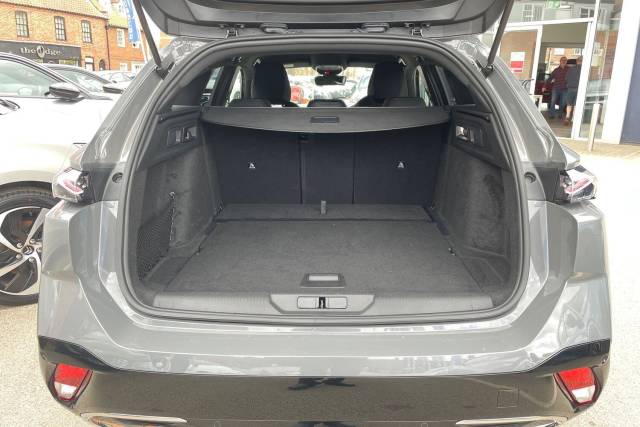 2025 Peugeot 308 SW 1.2 Hybrid 136 GT 5dr e-DSC6
