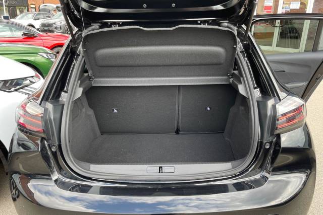 2025 Peugeot 208 1.2 Hybrid 136 GT 5dr e-DSC6