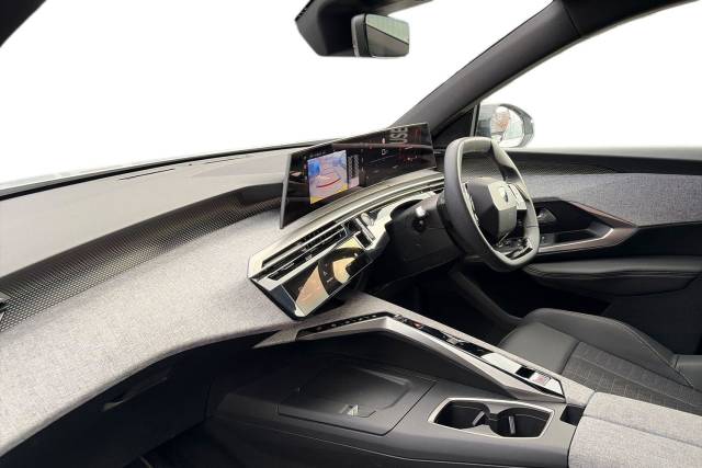 2025 Peugeot 5008 1.2 Hybrid 136 GT 5dr e-DSC6