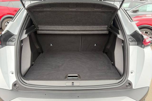 2026 Peugeot 2008 1.2 Hybrid 145 GT Premium 5dr e-DSC6