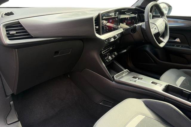 2024 Vauxhall Mokka 54kWh Ultimate SUV 5dr Electric Auto (156 ps)