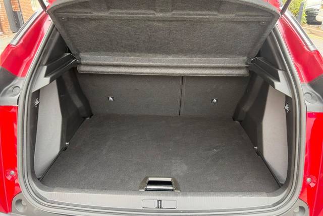 2025 Peugeot 2008 1.2 Hybrid 136 GT 5dr e-DSC6