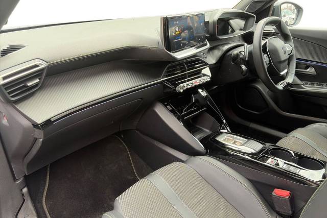 2025 Peugeot 2008 1.2 Hybrid 136 GT 5dr e-DSC6