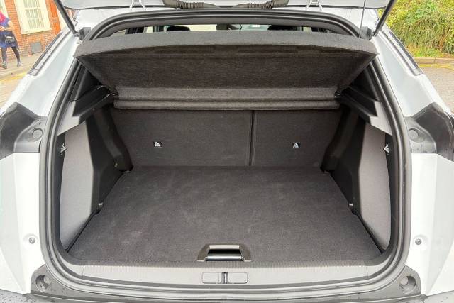 2025 Peugeot 2008 1.2 Hybrid 136 GT 5dr e-DSC6