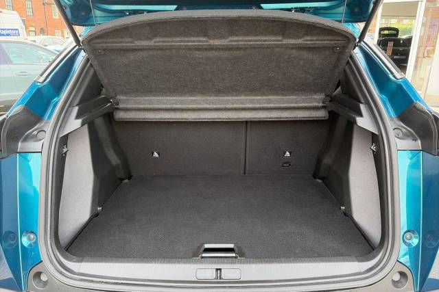2025 Peugeot 2008 1.2 Hybrid 136 GT 5dr e-DSC6