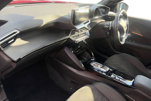 2025 Peugeot 2008 1.2 Hybrid 145 GT Premium 5dr e-DSC6