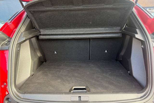 2025 Peugeot 2008 1.2 Hybrid 145 GT Premium 5dr e-DSC6